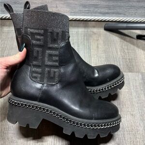 Guess Vardy Chelsea knit lug sole women's boots in black faux leather